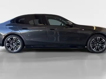 BMW 520i M SPORT Pano AHK DAPlus H K 360