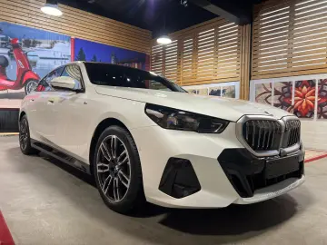 BMW 520 i M-Sport  Pano  Leder  360