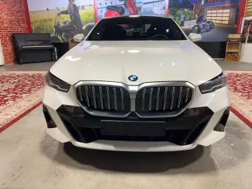 BMW 520 i M-Sport  Pano  Leder  360