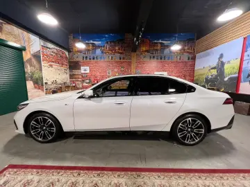 BMW 520 i M-Sport  Pano  Leder  360