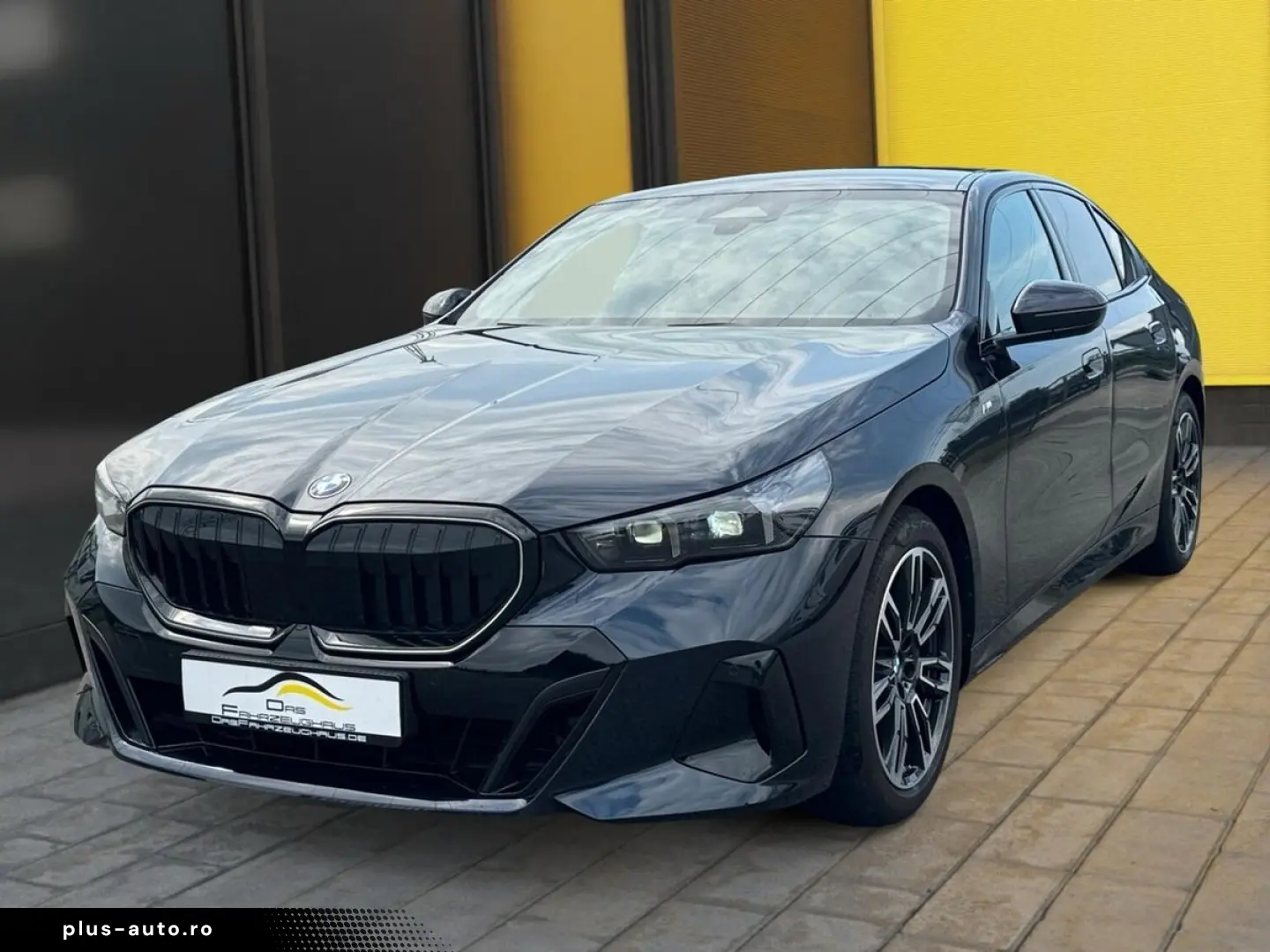 BMW 520i A M-SportPaket Plus ACC LED HK Pano