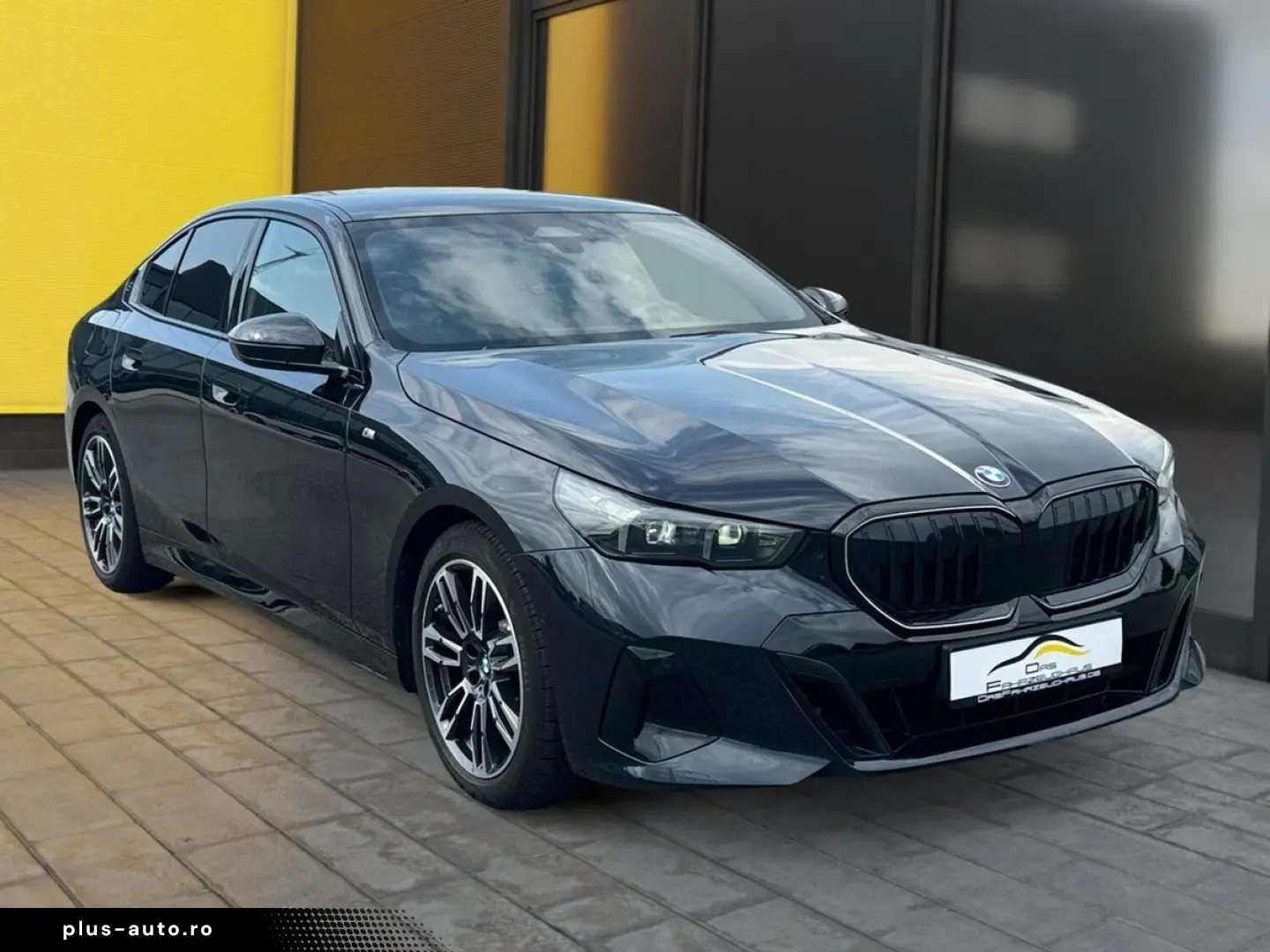 BMW 520i A M-SportPaket Plus ACC LED HK Pano