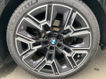 BMW 520 iA Limo M-Sport Pano AHK 20''SRneu…