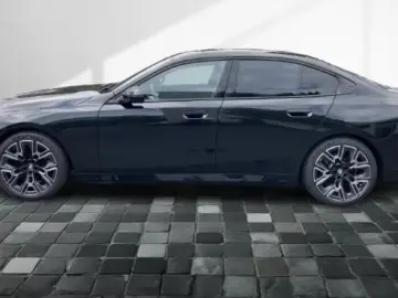 BMW 520 iA Limo M-Sport Pano AHK 20''SRneu…