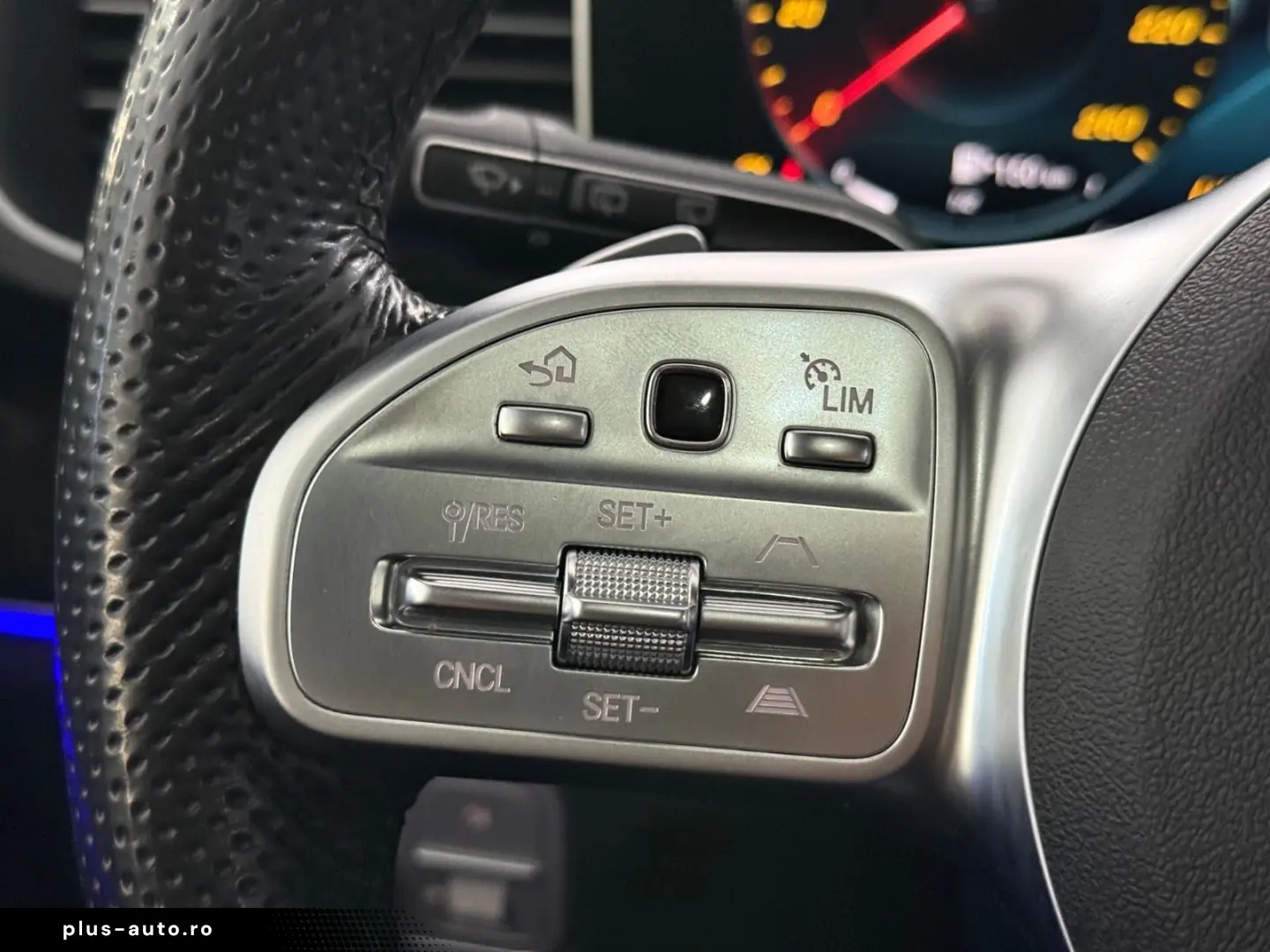 MERCEDES-BENZ GLE 350d 4Matic AMG DISTRONIC PANO MBEAM AHK