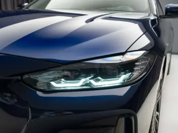 BMW M440I