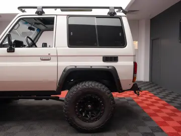 Toyota Land Cruiser J70