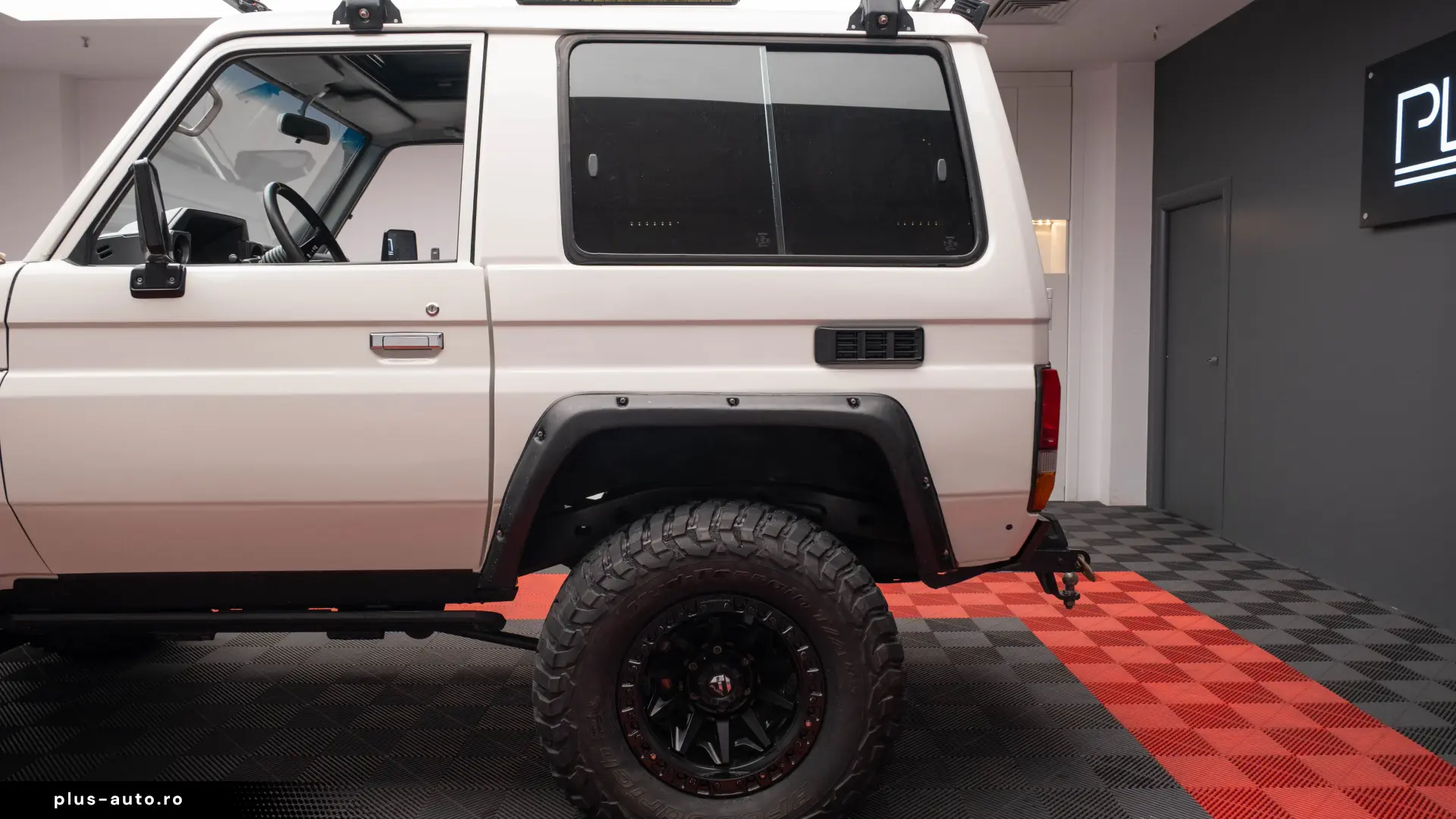 Toyota Land Cruiser J70