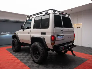 Toyota Land Cruiser J70