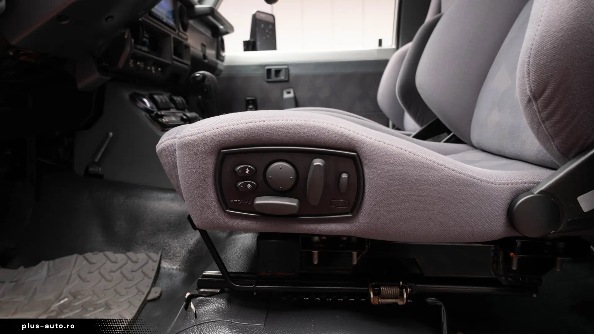 Toyota Land Cruiser J70