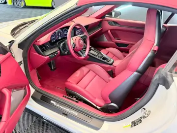 Porsche 992 Carrera 4 GTS Cabriolet- Lift- Burmester