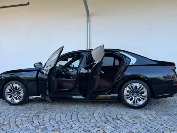 BMW 750e xDrive Pure Excellence
