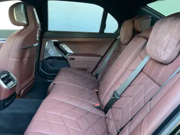 BMW 750e xDrive Pure Excellence