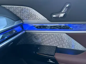 BMW 750e xDrive Pure Excellence