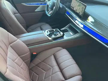 BMW 750e xDrive Pure Excellence