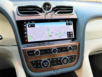 BENTLEY Bentayga 4.0 V8 EWB AZURE FIRST EDITION NAIM