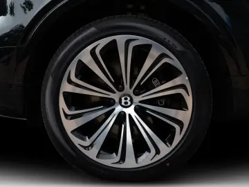 Bentley Bentayga V8 EWB Azure V8  AirlineSeatSpec