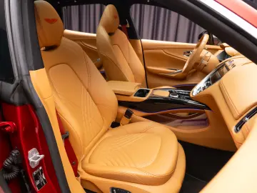 Aston Martin DBX 4.0 V8 BI-TURBO 550CP