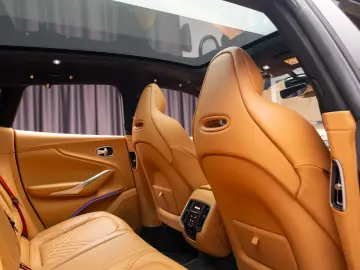 Aston Martin DBX 4.0 V8 BI-TURBO 550CP