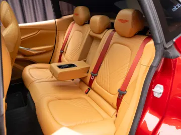 Aston Martin DBX 4.0 V8 BI-TURBO 550CP