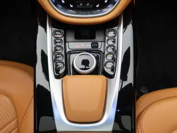 Aston Martin DBX 4.0 V8 BI-TURBO 550CP