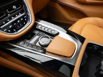 Aston Martin DBX 4.0 V8 BI-TURBO 550CP