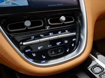 Aston Martin DBX 4.0 V8 BI-TURBO 550CP
