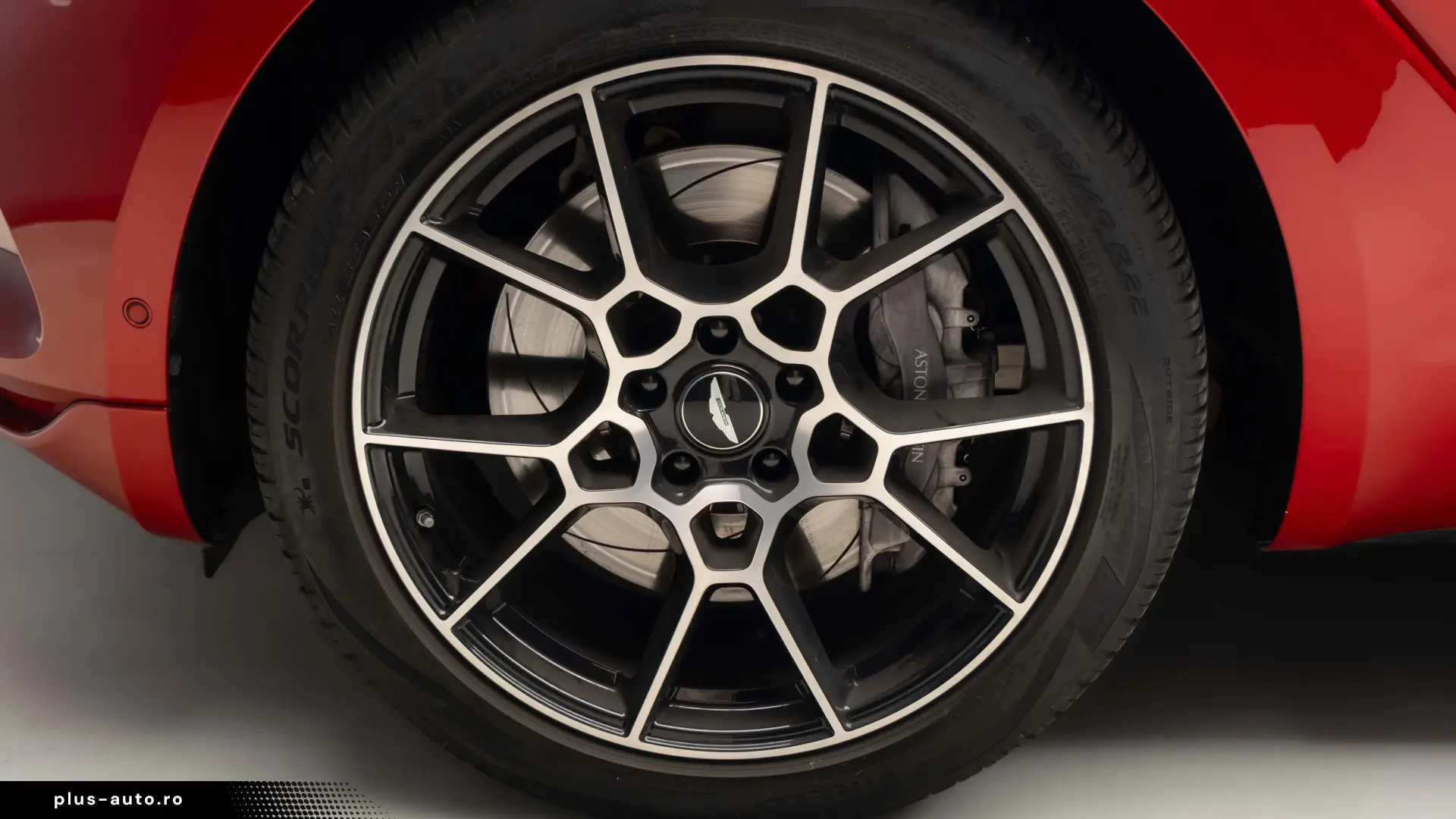 Aston Martin DBX 4.0 V8 BI-TURBO 550CP