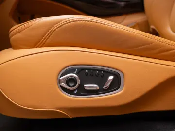Aston Martin DBX 4.0 V8 BI-TURBO 550CP