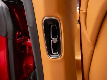 Aston Martin DBX 4.0 V8 BI-TURBO 550CP