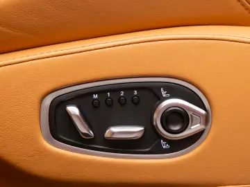 Aston Martin DBX 4.0 V8 BI-TURBO 550CP