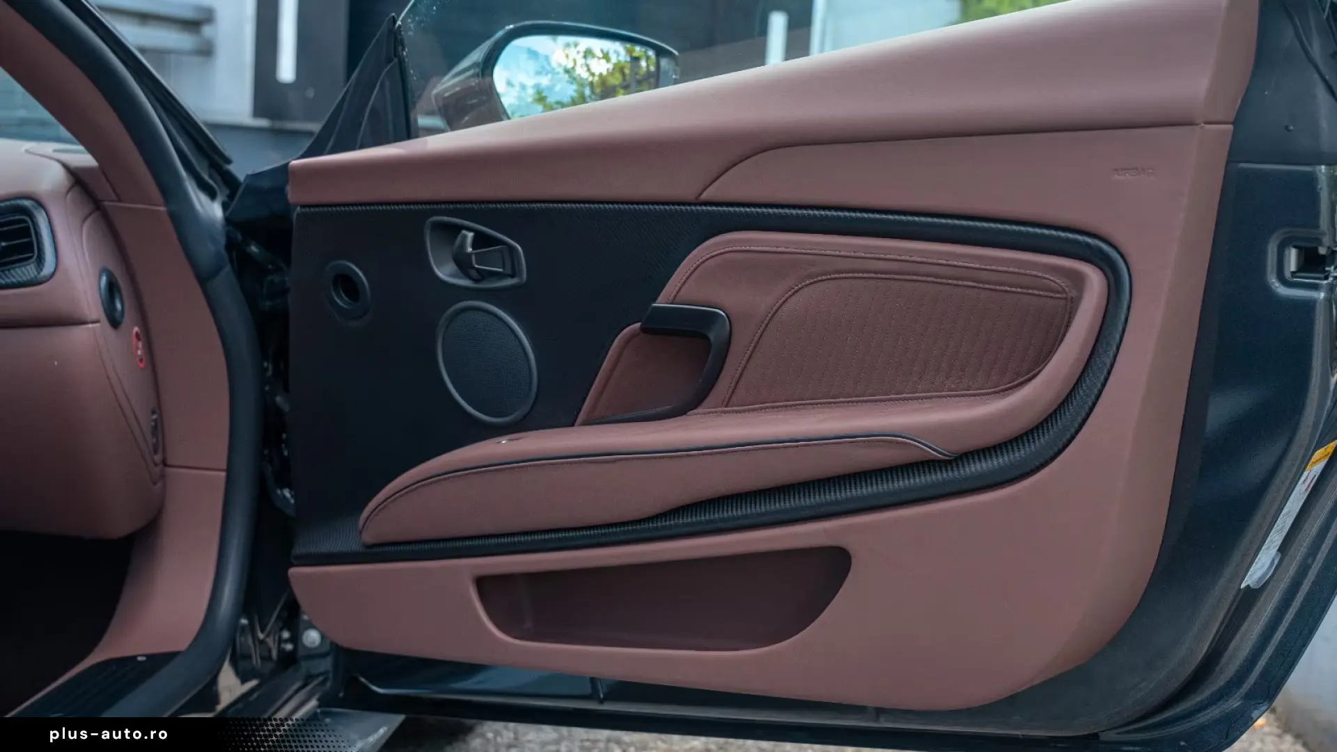 Aston Martin DBS Volante 770 Ultimate 1 of 199 Carbon