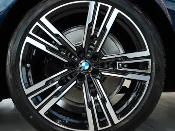BMW 740d xDrive M Sport Pro Sky Lounge