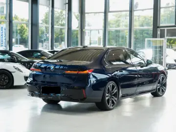 BMW 740d xDrive M Sport Pro Sky Lounge