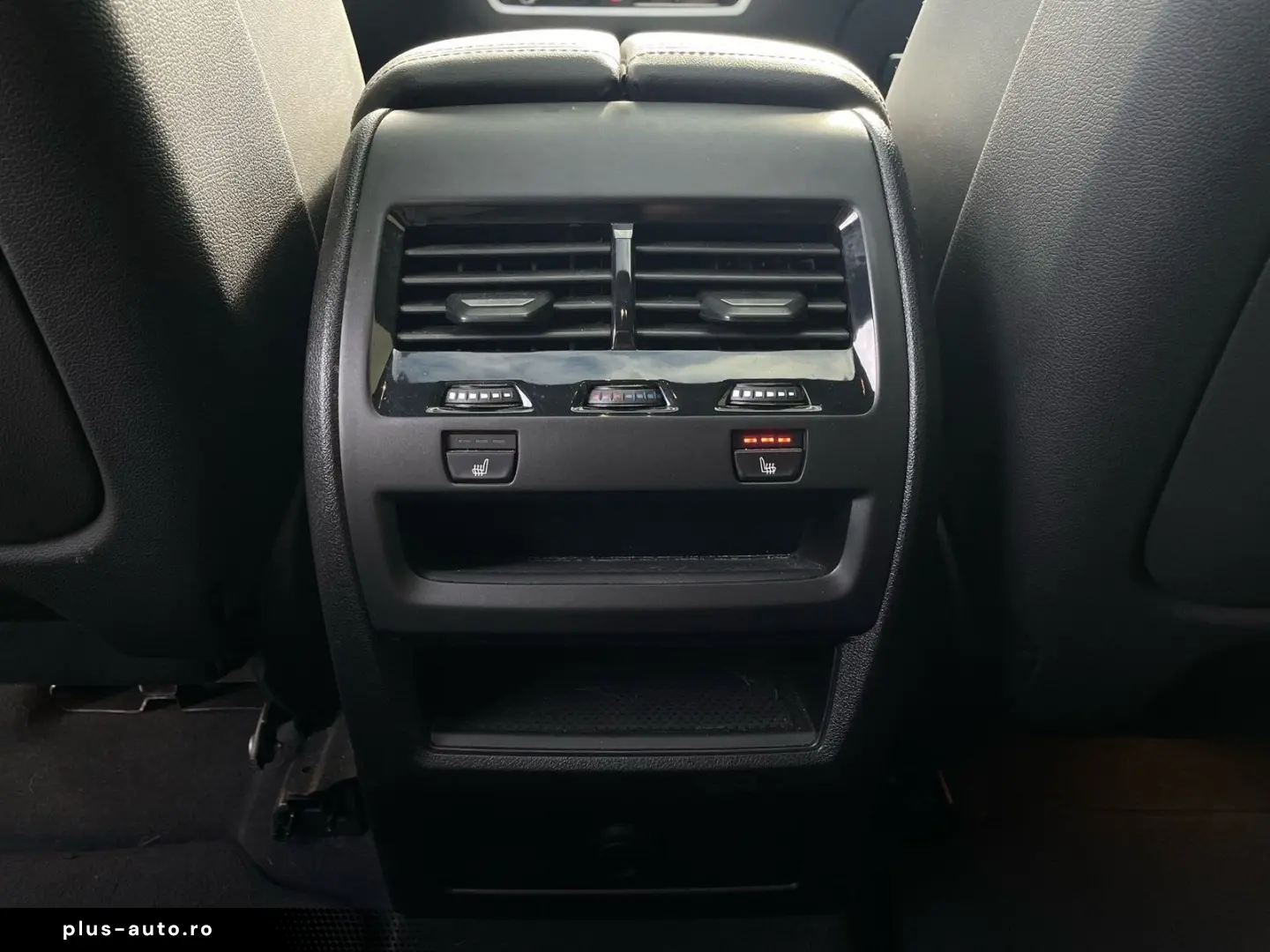 BMW X6 xDrive40i M Sport    AHK Sky Lounge H&K HUD
