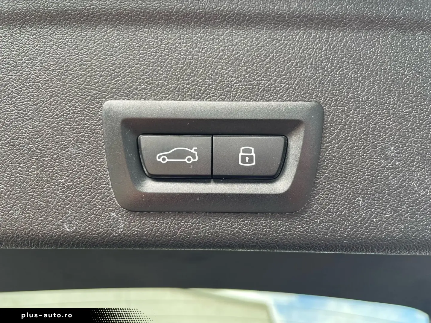 BMW X6 xDrive40i M Sport    AHK Sky Lounge H&K HUD