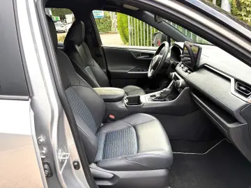 TOYOTA RAV4 2.5 HYBRiD  LED KAMERA NAVi SPUR LEDER 19