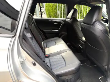 TOYOTA RAV4 2.5 HYBRiD  LED KAMERA NAVi SPUR LEDER 19