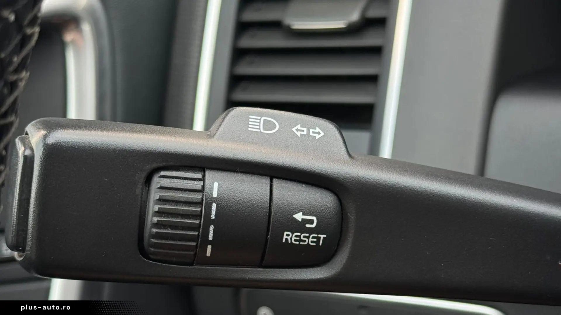 VOLVO XC60  D4