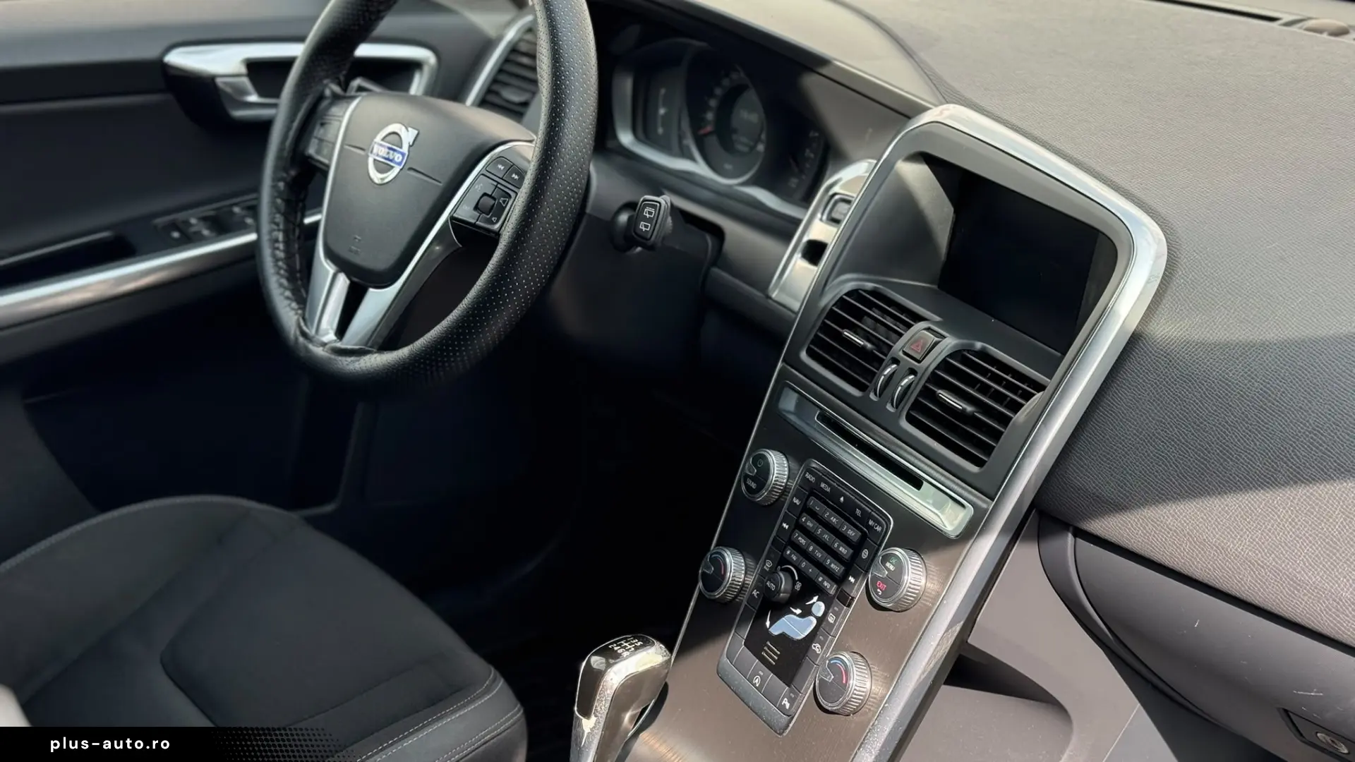 VOLVO XC60  D4