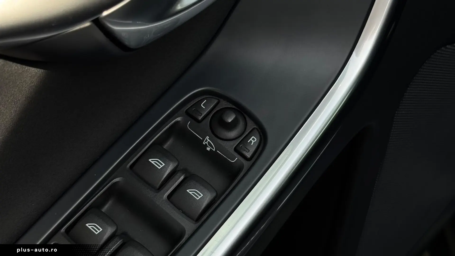 VOLVO XC60  D4