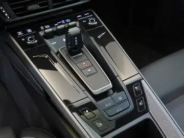 PORSCHE 911 Carrera