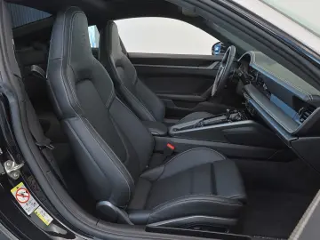 PORSCHE 911 Carrera