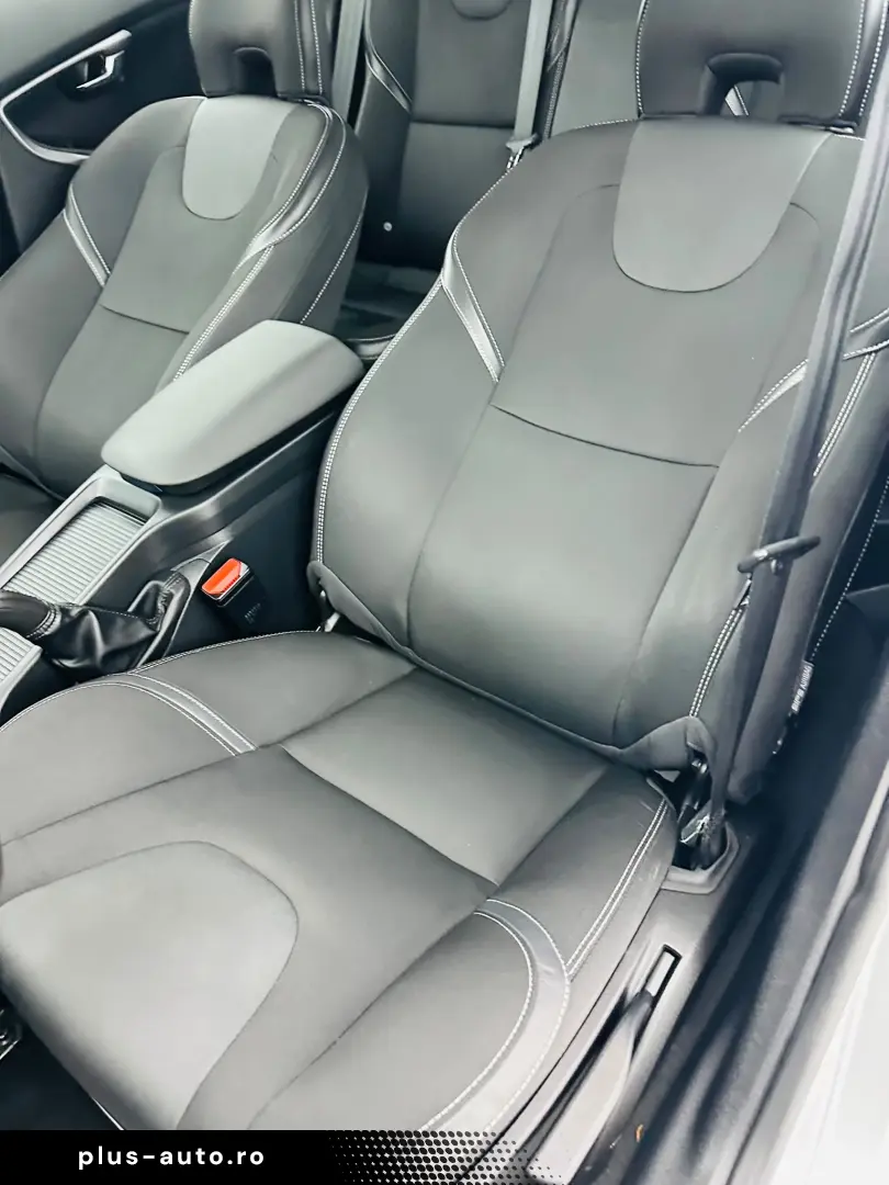 VOLVO V40 2019 2.0D E6 Garantie 12 Luni Rate Avans 0 Doar Cu