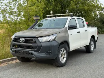 TOYOTA Hilux Double Cab Comfort 4x4 1.Hand Leder Klima