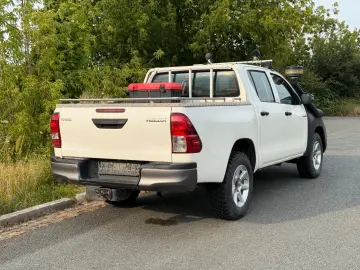 TOYOTA Hilux Double Cab Comfort 4x4 1.Hand Leder Klima