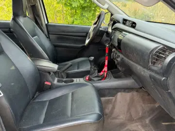 TOYOTA Hilux Double Cab Comfort 4x4 1.Hand Leder Klima