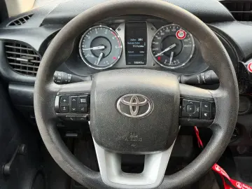 TOYOTA Hilux Double Cab Comfort 4x4 1.Hand Leder Klima