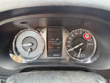 TOYOTA Hilux Double Cab Comfort 4x4 1.Hand Leder Klima