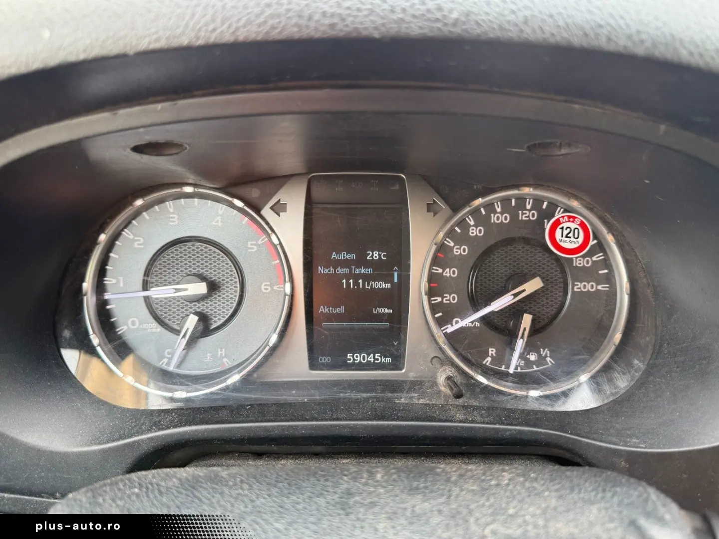 TOYOTA Hilux Double Cab Comfort 4x4 1.Hand Leder Klima